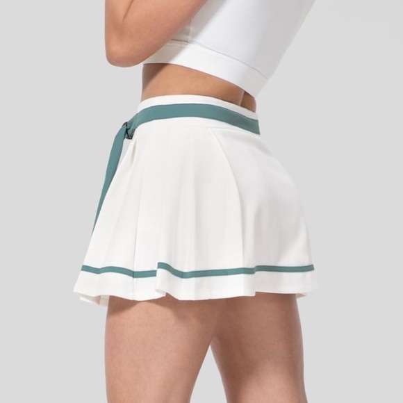 HALARA Mid Rise Color Block Pleated 2-in-1 Side Pocket Mini Casual Skirt - Picture 1 of 7